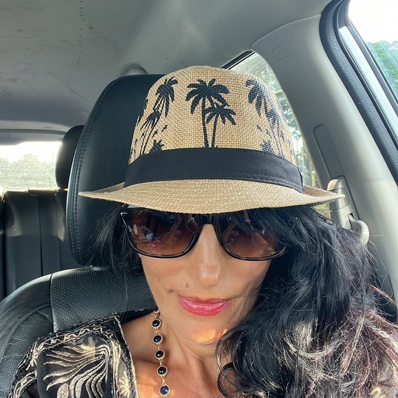 Very light hats with tropical looking unisex different colors available . - Picture 5 of 9